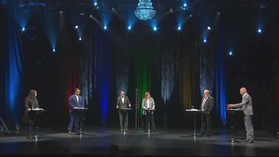 Marieve Ruel, Mario Simard, Jean-François Coulombe, Laura Lévesque, Stéphane Bégin et Richard Martel.