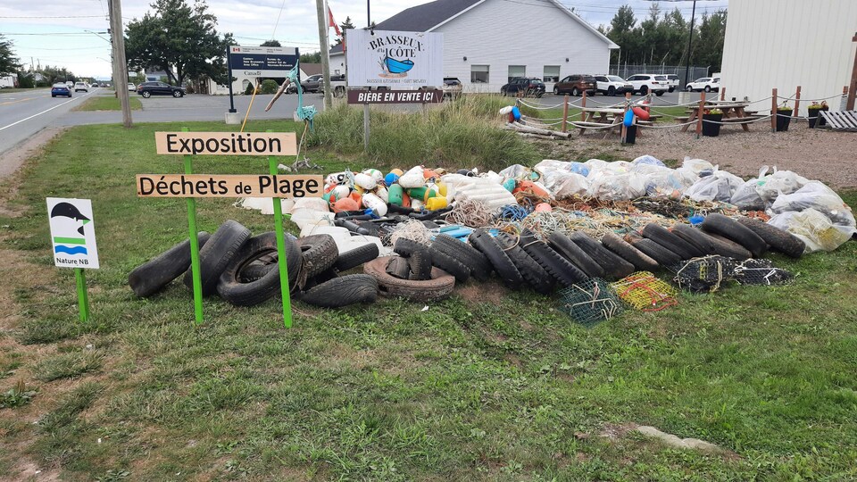 Un amoncellement de déchets.