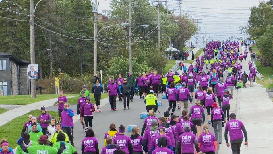 Plus de 2000 personnes ont participé au sixième Défi Everest de Rivière-du-Loup, en 2018.
