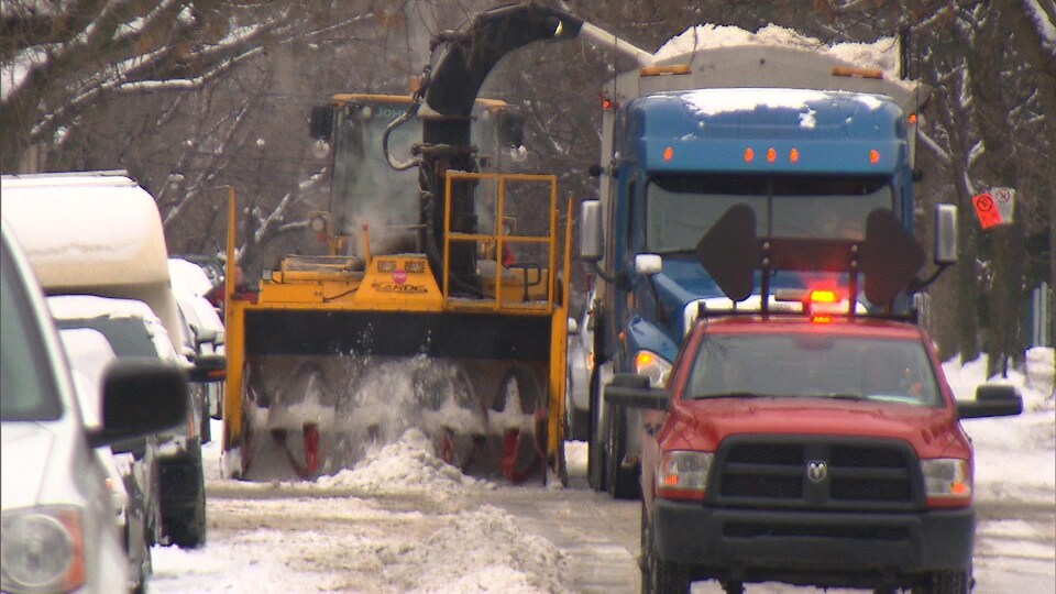 Ramassage De La Neige Dans Certaines Rues De 9 Arrondissements De Montreal Radio Canada Ca