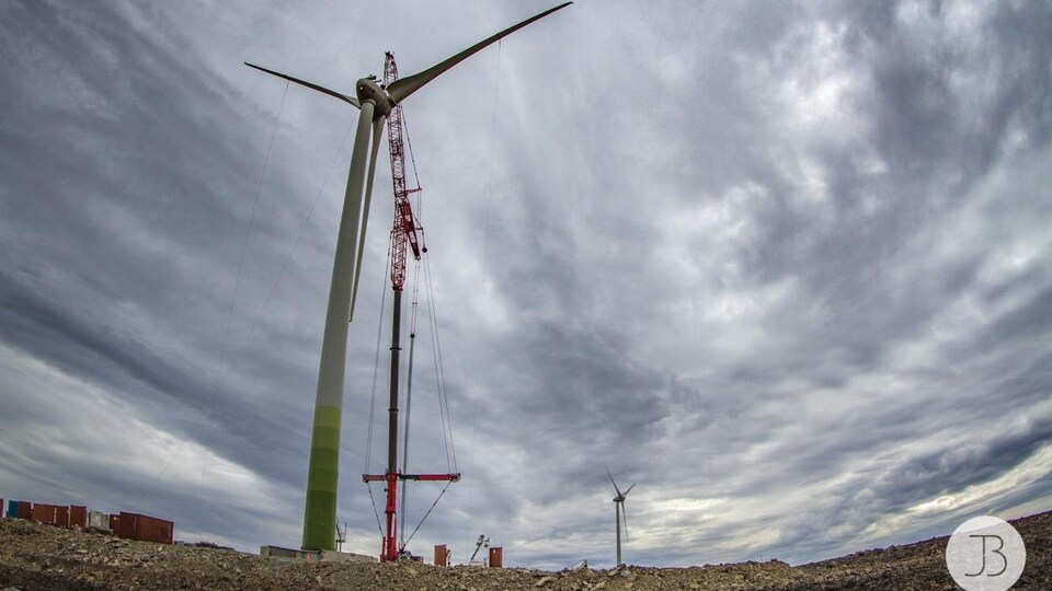Une deuxième éolienne a fait son apparition dans le paysage de la mine Raglan, au Nunavik.
