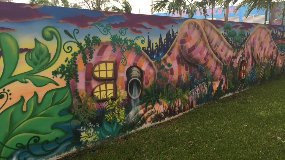La murale de Lady Pink, une artiste de l'Écuador. 