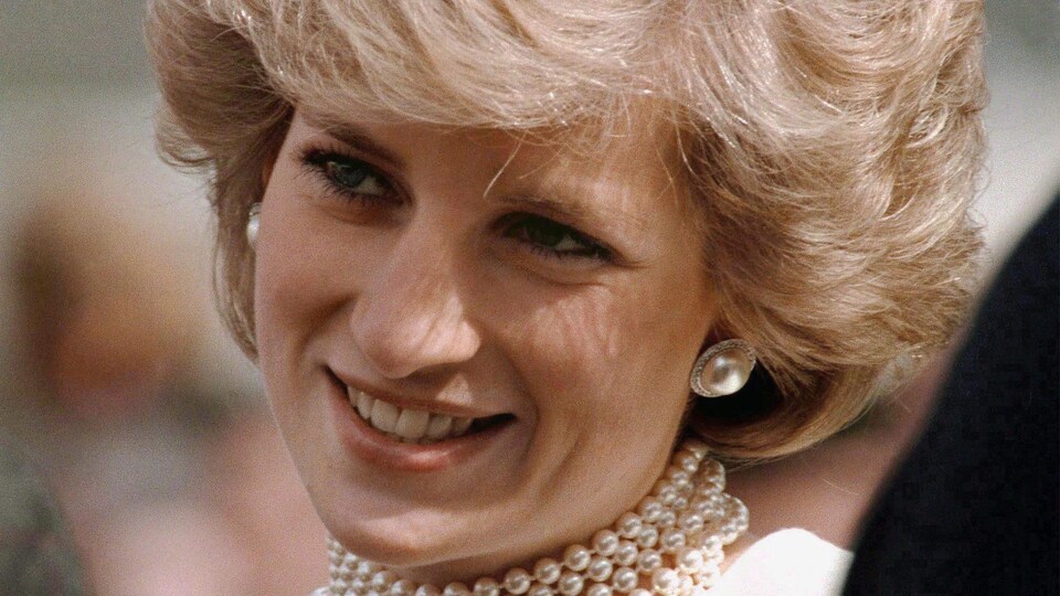 La princesse Diana tout sourire.