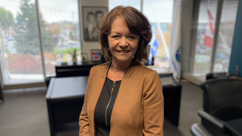 La mairesse de Rouyn-Noranda, Diane Dallaire, dans son bureau.