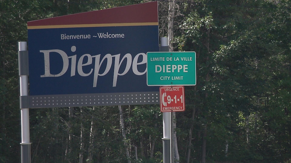Le panneau indiquant le début de la ville de Dieppe.