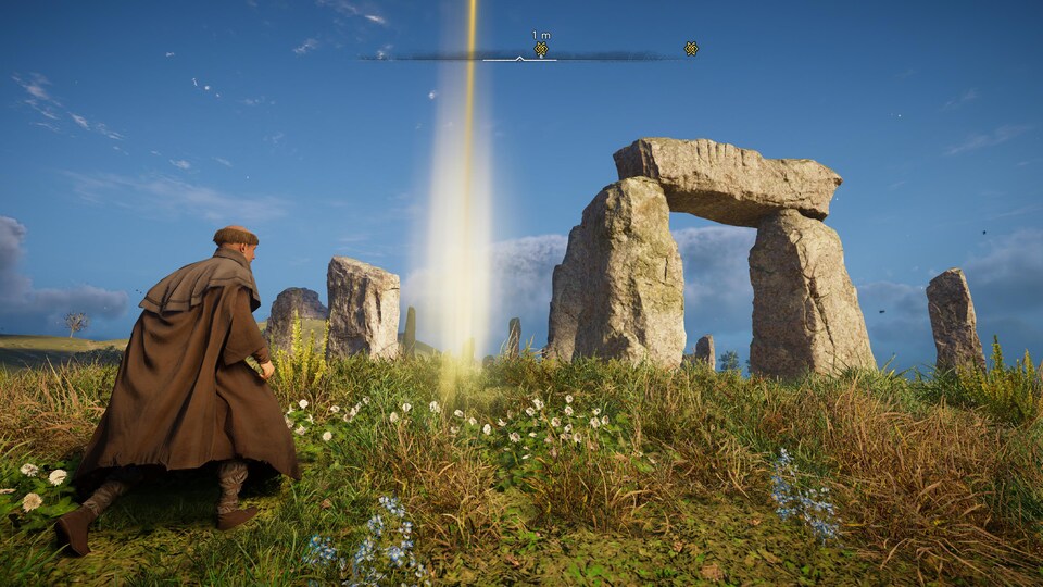 Un personnage de jeu vidéo marche vers un point d'intérêt jaune dans un paysage mythique. 