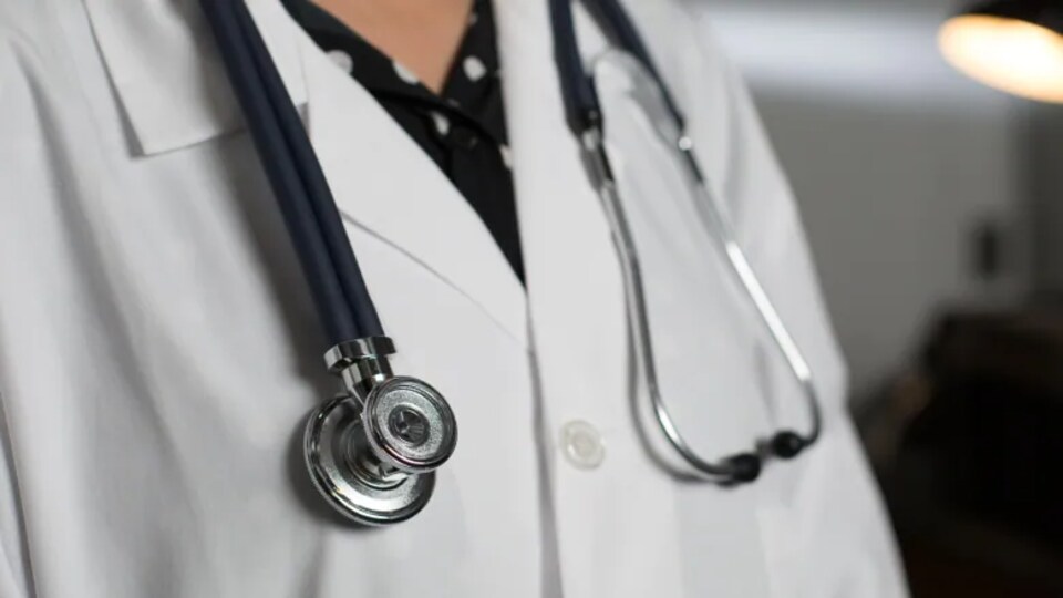 Un stéthoscope.