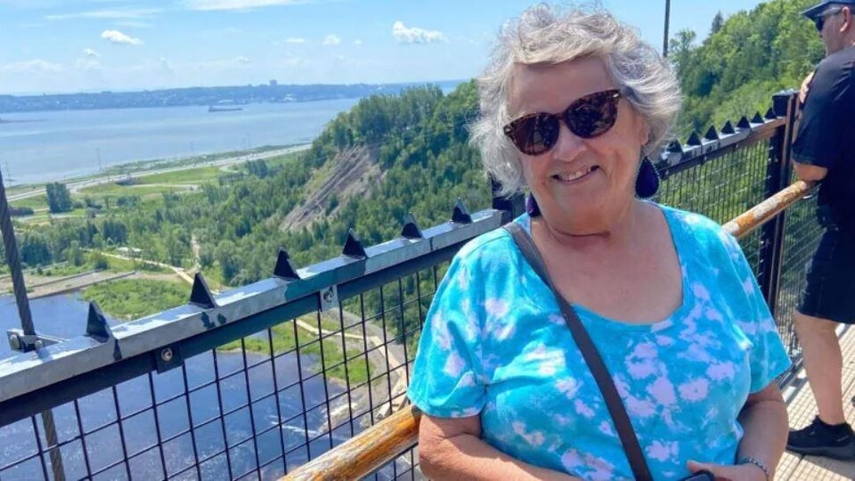 Dolores Naponse, 72 ans, d'Atikameksheng Anishnawbek près de Sudbury, a été invitée par les Blue Jays de Toronto et la fondation Jays Care à faire le lancer protocolaire pour marquer la Journée nationale de la vérité et de la réconciliation.