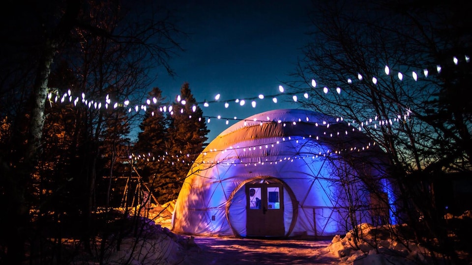 Le dôme géodésique du festival des hivernants à Sept-Îles