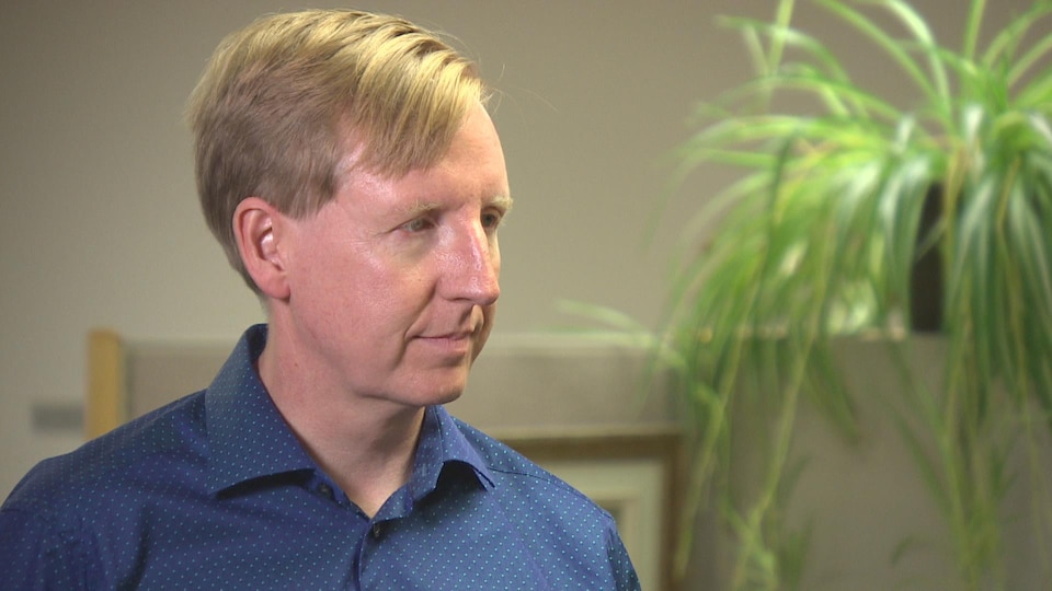Dominic Cardy, ministre de l'Éducation du Nouveau-Brunswick, en entrevue. 