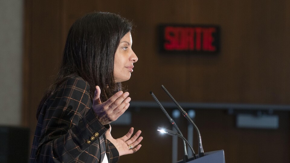 Dominique Anglade at the conference in front of CORIM.
