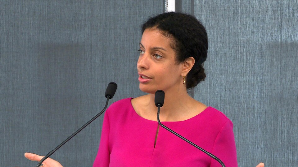 La ministre québécoise de l'Économie, Dominique Anglade, lors d'un point de presse.