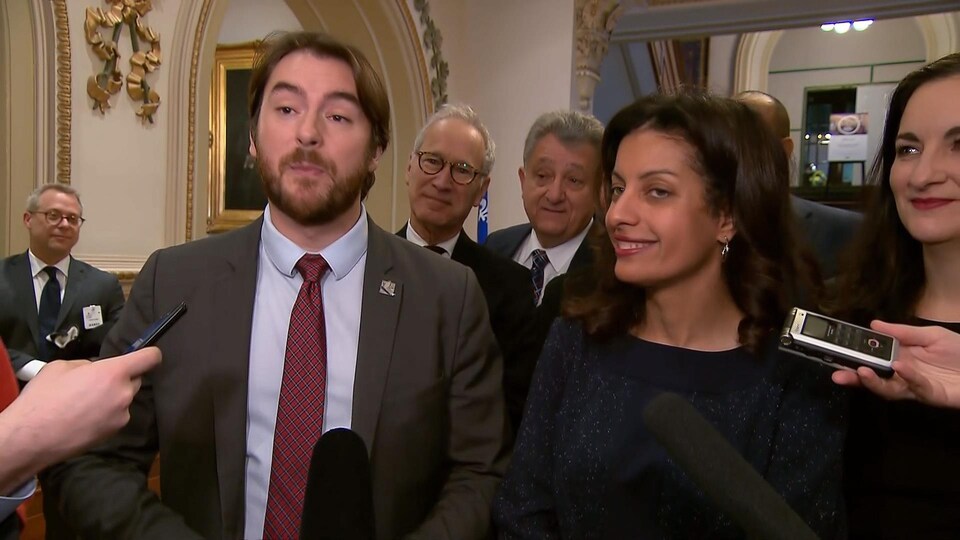 Greg Kelley aux côtés de Dominique Anglade.