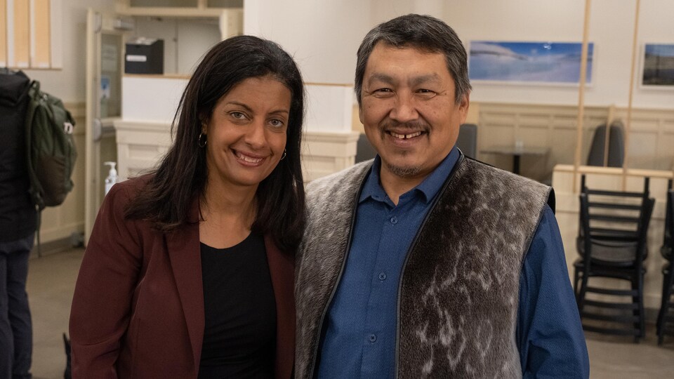 Dominique Anglade et Tunu Napartuk à Kuujjuaq le 2 octobre 2022.