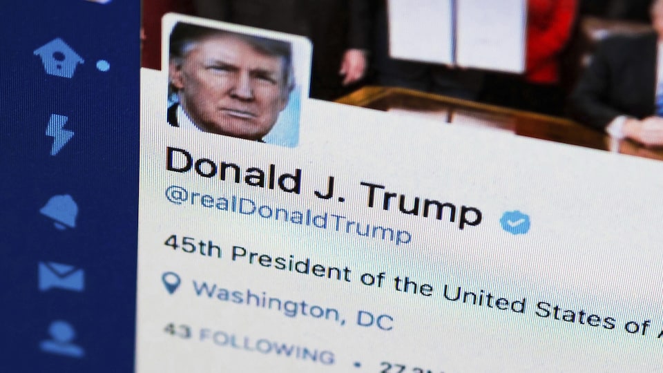 Le compte Twitter du président américain Donald Trump sur un écran d'ordinateur.