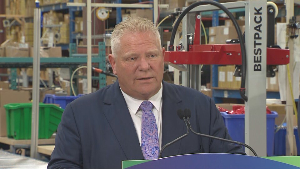 Doug Ford en point de presse.
