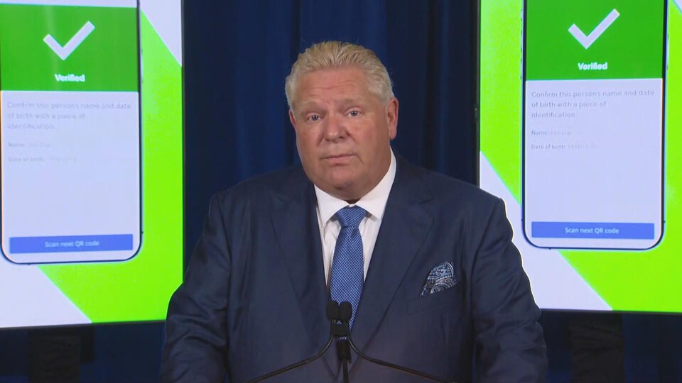 Doug Ford en point de presse.