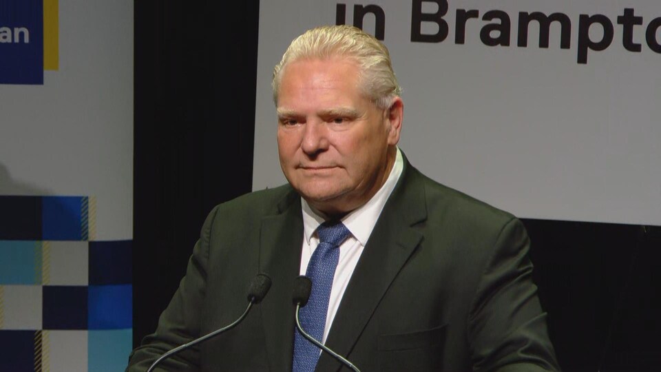 Doug Ford en point de presse.