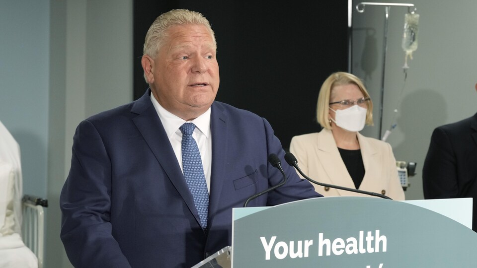 Doug Ford en point de presse.
