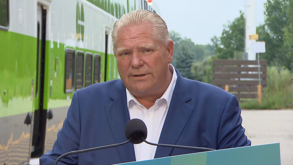 Doug Ford en point de presse.