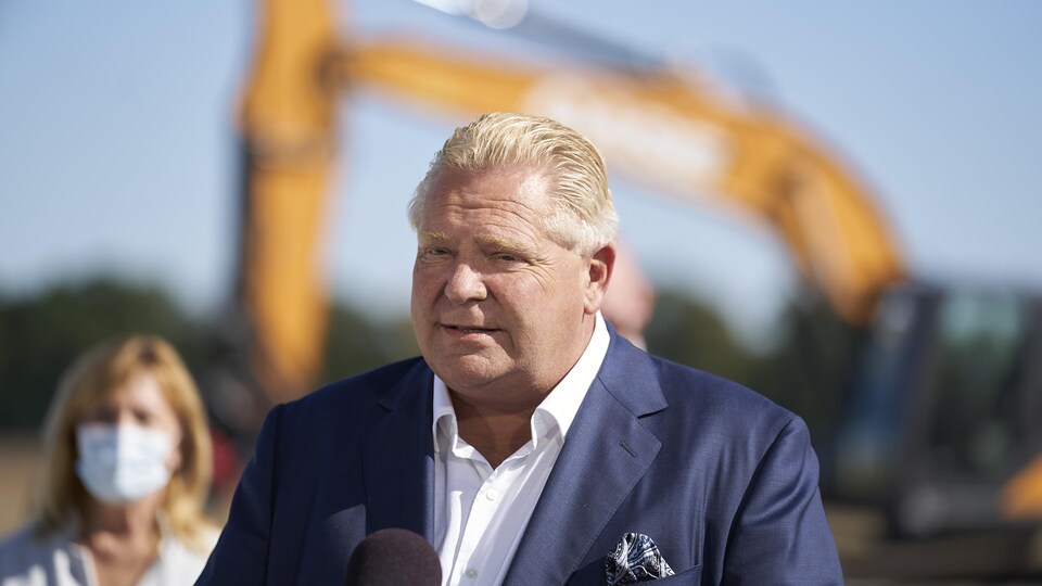 Doug Ford en point de presse.