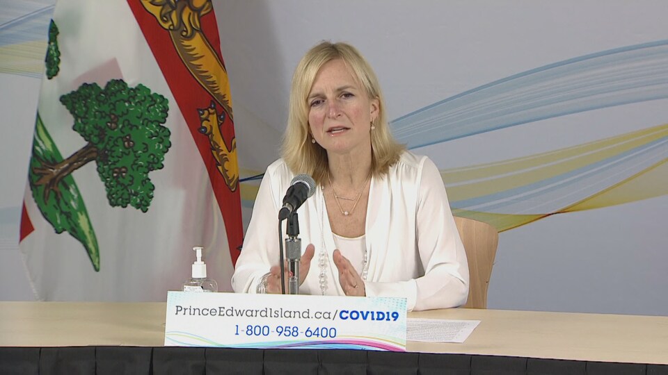 La Dre Heather Morrison, médecin hygiéniste en chef de l'Île-du-Prince-Édouard, lors de sa conférence de presse hebdomadaire, le 26 février 2021.