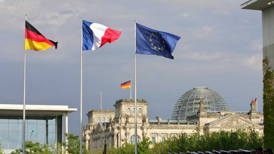 Des drapeaux, à Berlin.