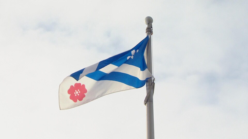Le drapeau franco-albertain.