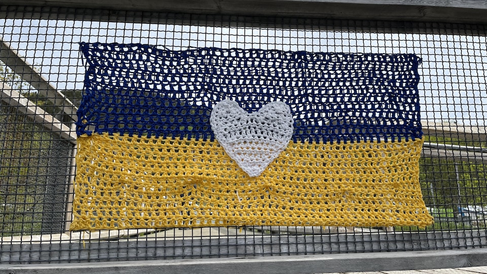 Un drapeau ukrainien tricoté 