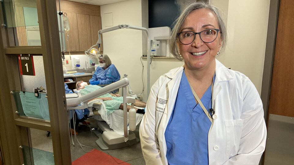 La Dre Michelle Bourassa est la cheffe du service de médecine et chirurgie dentaires à l’Institut universitaire de cardiologie et de pneumologie de Québec (IUCPQ).