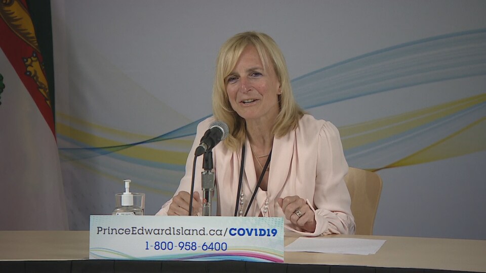 La Dre Heather Morrison, médecin hygiéniste en chef de l'île, lors de son point de presse le 18 mai.