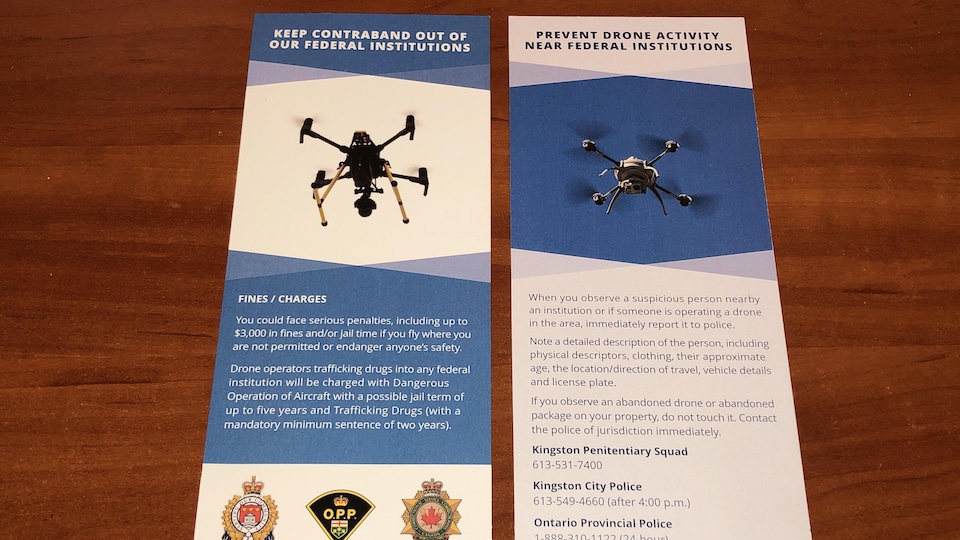 Le recto et le verso du feuillet sur lequel on voit l'image d'un drone dans le ciel et les logos de la police de Kingston, de la PPO ainsi que de Service correctionnel du Canada.