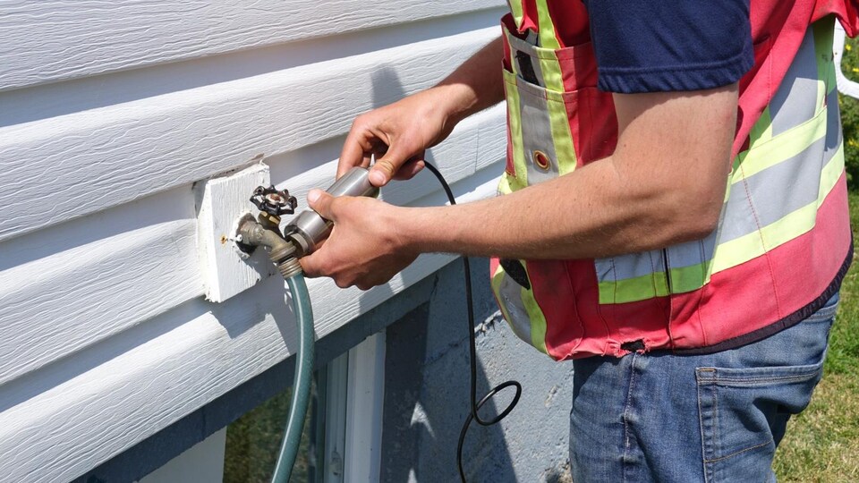 Des inspecteurs vérifient chaque propriété