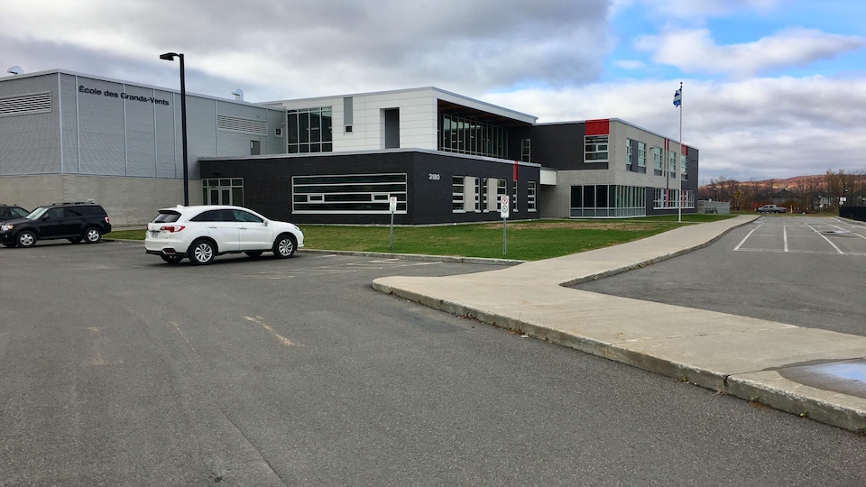 La commission scolaire s'invite dans la campagne électorale à SainteMarthesurleLac ICI