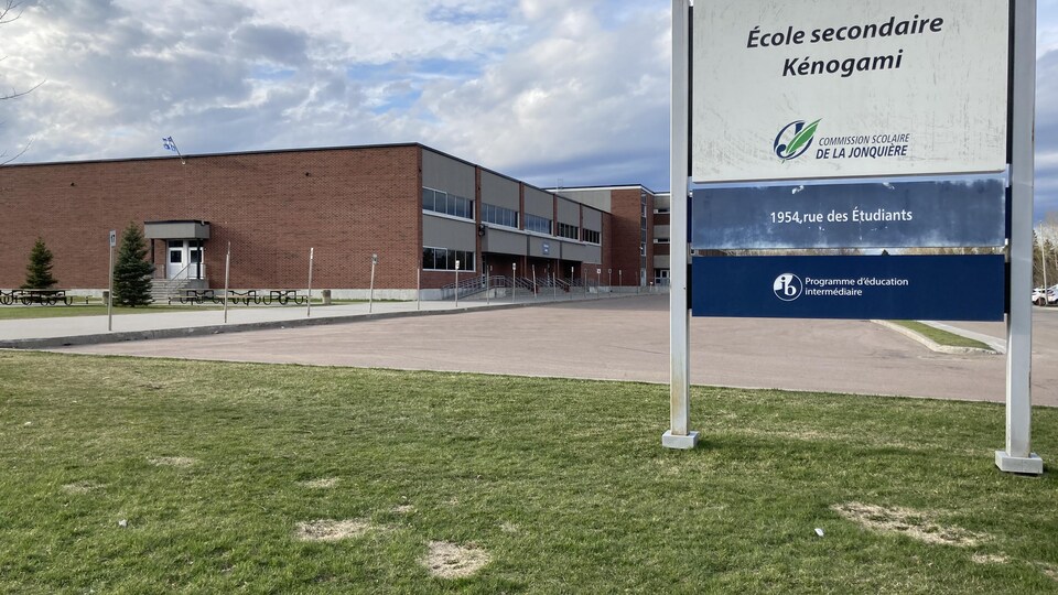 20 employés en isolement : l'École secondaire Kénogami fermée jusqu'au 7 mai
