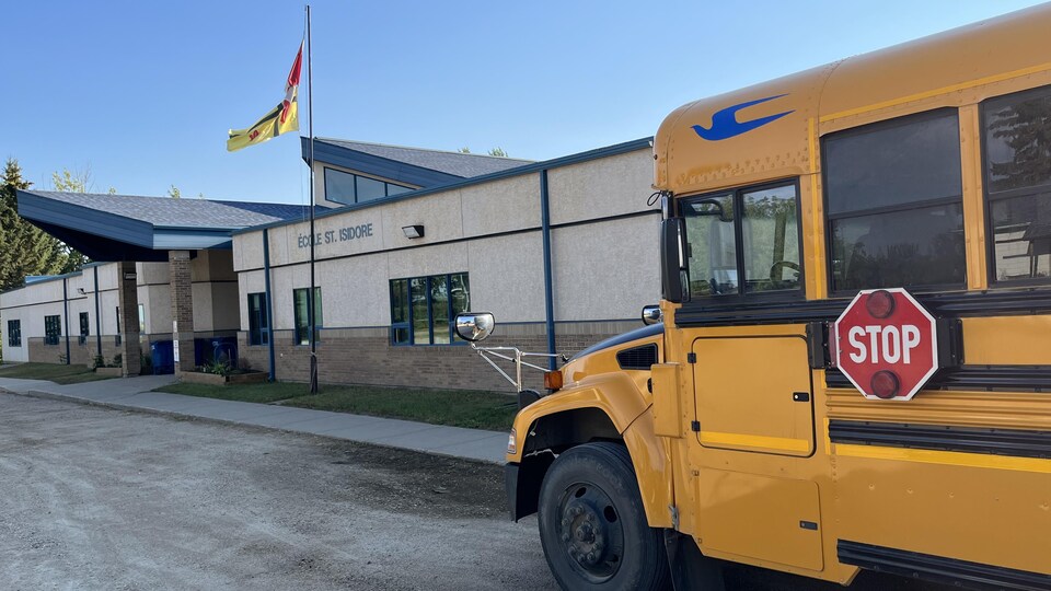 Jour de rentrée scolaire pour les jeunes Fransaskois RadioCanada.ca