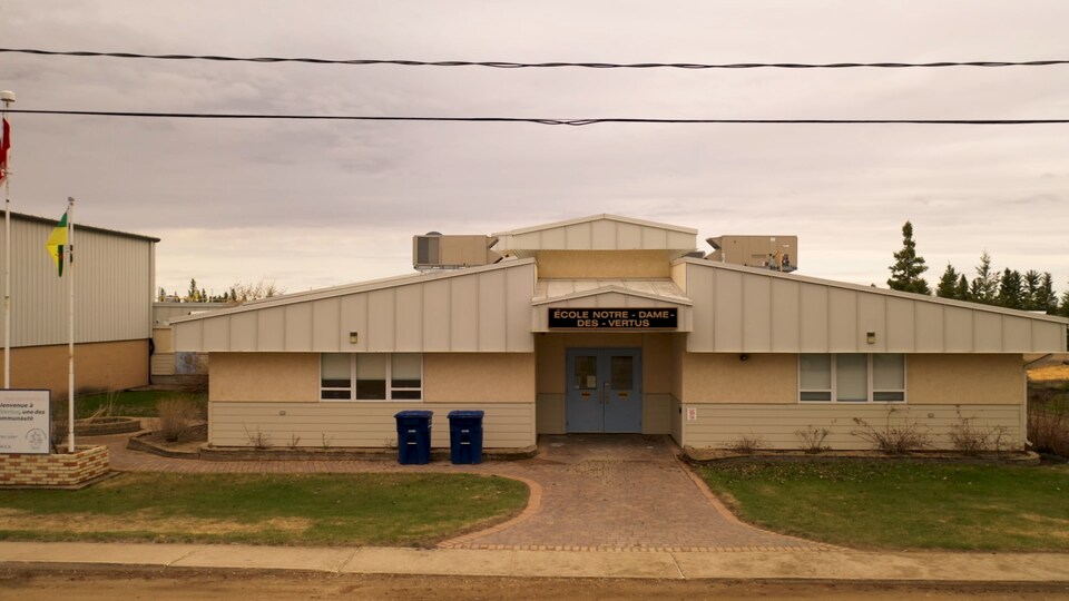 L'école Notre-Dame-des-Vertus de Zenon Park, en Saskatchewan, en mai 2022.