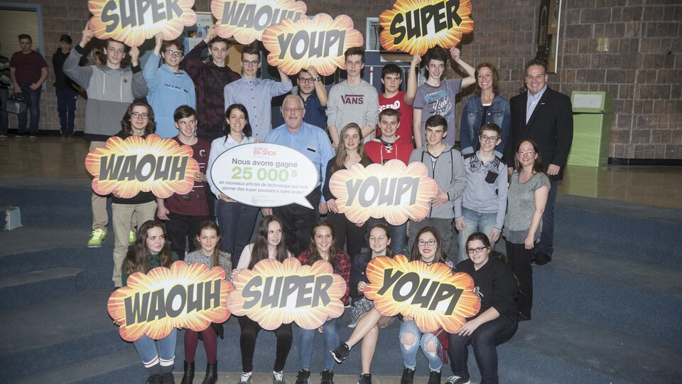 L'école secondaire L'Odyssée de Valcourt a remporté 25 000 $ en articles technologiques pour ses pratiques écologiques.