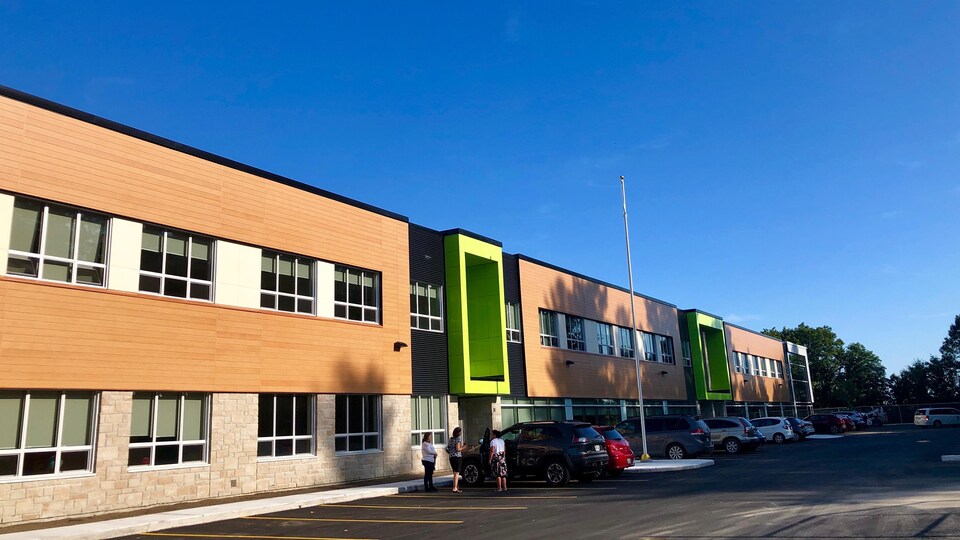 La Nouvelle Ecole Primaire De Val Des Monts Prete A Recevoir Des Eleves Radio Canada Ca