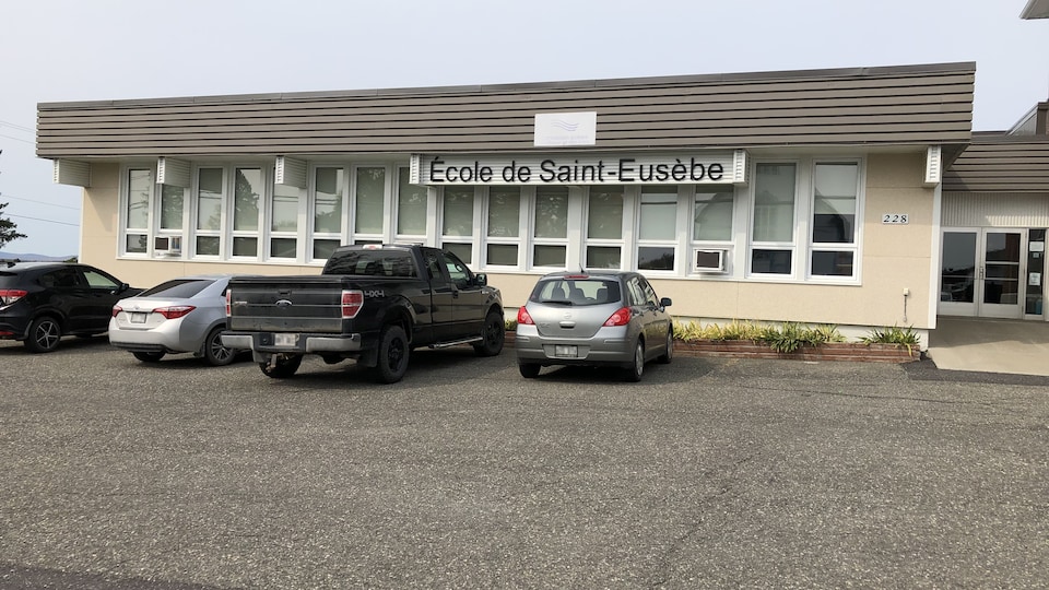 Fermeture de l'école primaire de SaintEusèbe le quotidien des parents chamboulé Coronavirus