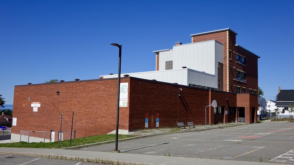 Les classes modulaires ne seront pas installées avant le mois d'octobre.