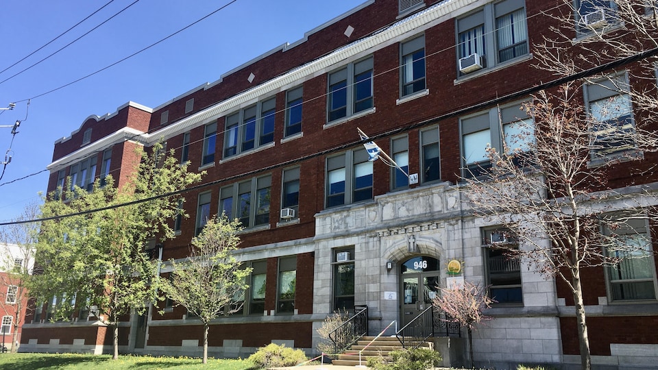 Façade de l'École primaire Saint-Paul à Trois-Rivières.