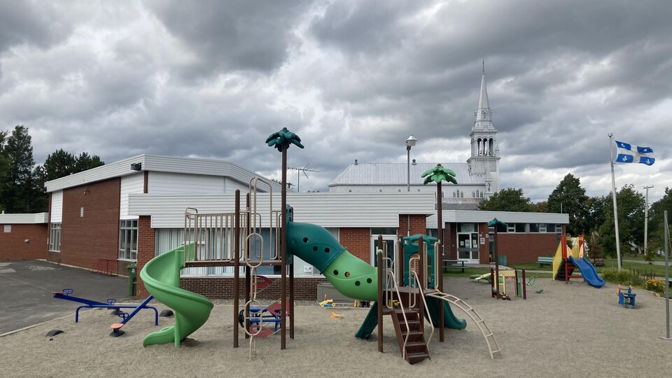 Donner un terrain pour sauver une école RadioCanada.ca