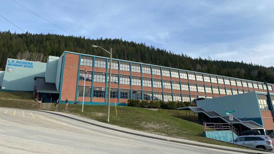 L'École secondaire anglophone L.V. Rogers, à Nelson, en Colombie-Britannique, le 7 avril 2022.