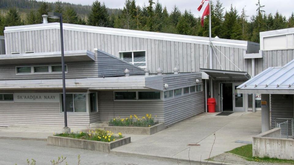 L'école Sk'aadgaa Naay sur l'archipel Haida Gwaii, dans le nord de la Colombie-Britannique.