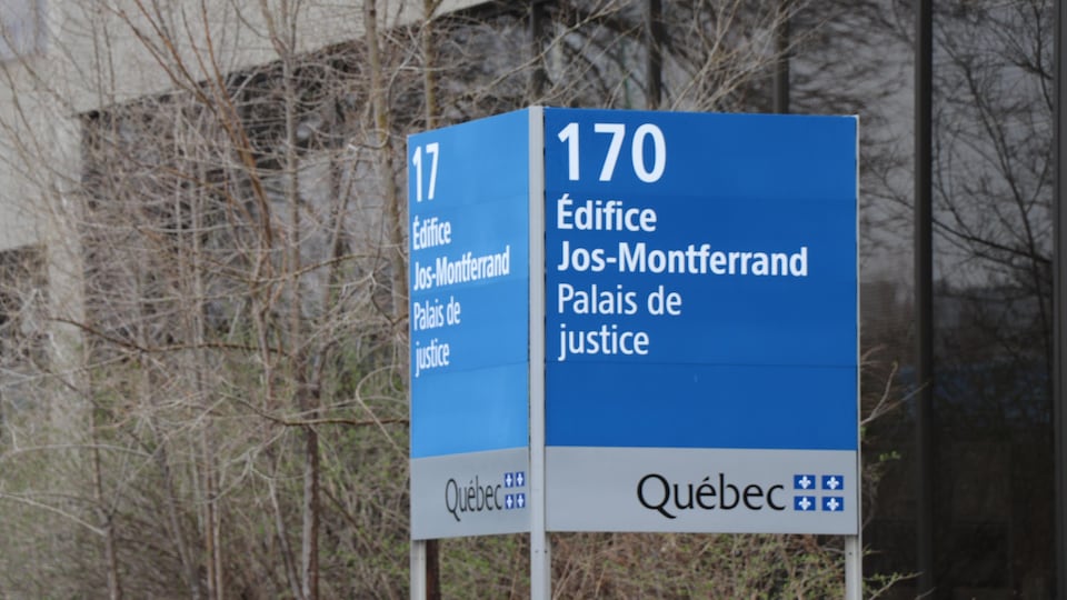 Une enseigne de l'édifice Jos-Montferrand, à Gatineau.