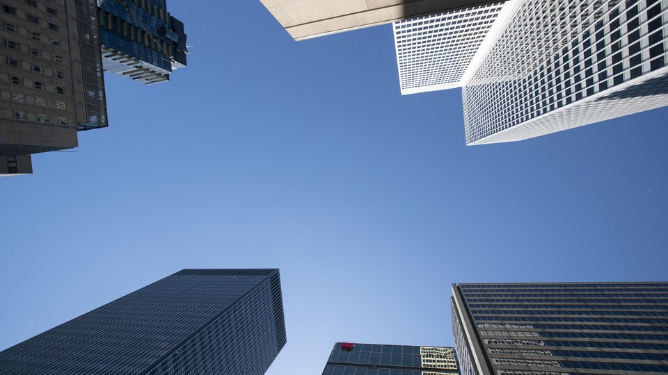 Des immeubles de bureaux du centre-ville de Montréal.