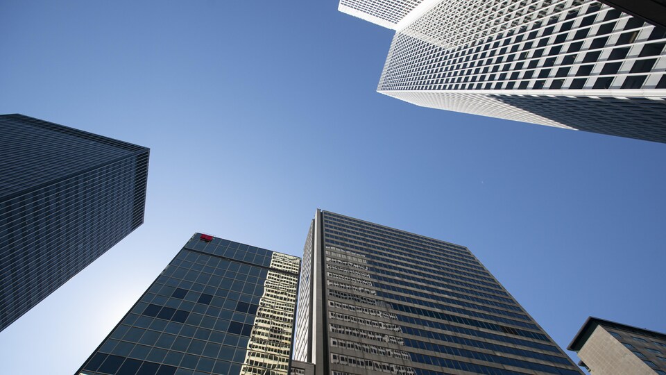 Des immeubles de bureaux du centre-ville de Montréal.