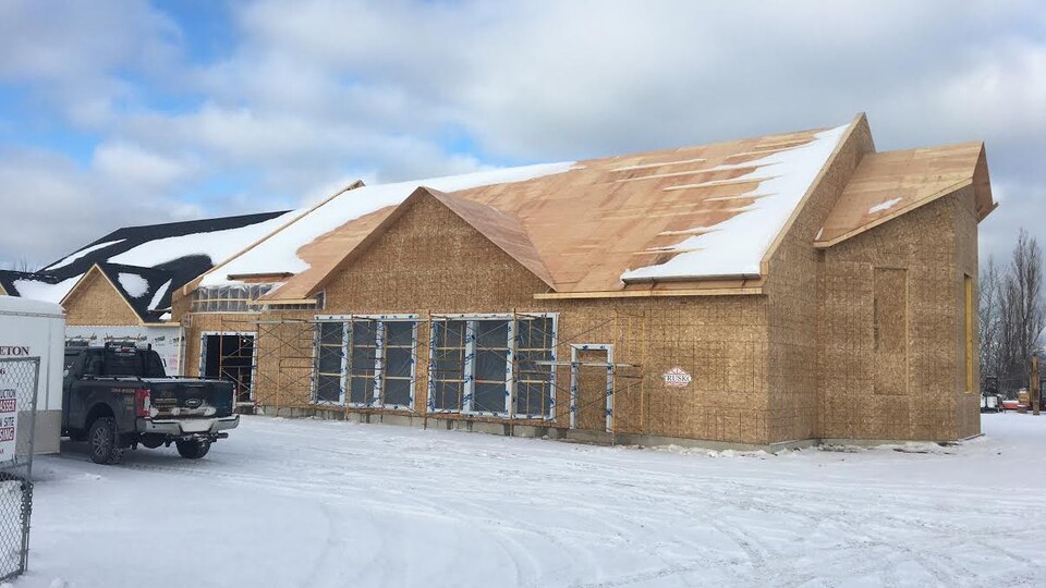 Les travaux de construction de la nouvelle église de Bas-Caraquet vont bon train.
