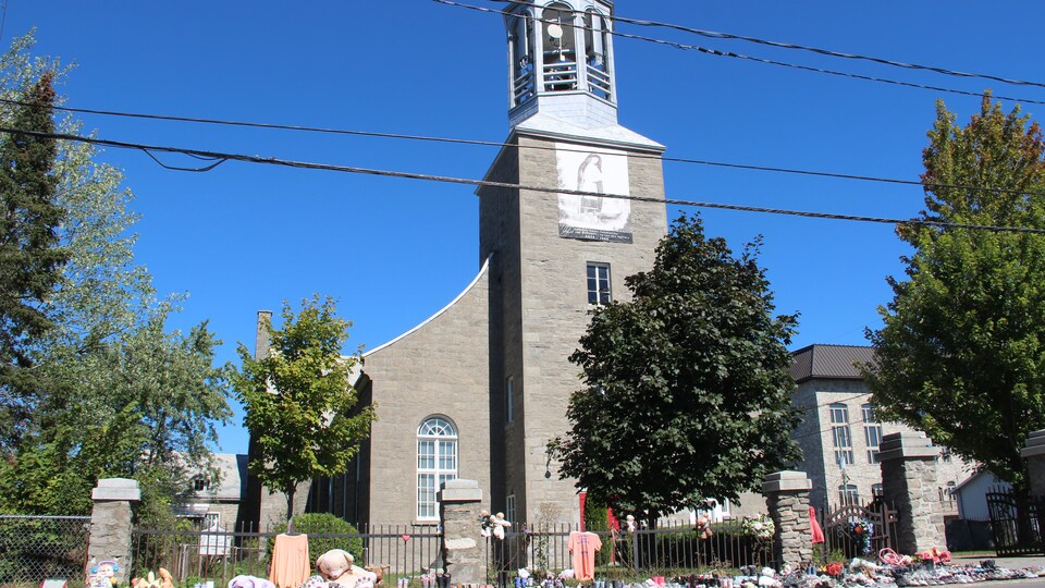 honte - Le Canada ouvre les portes des orphelinats de la honte Eglise-catholique-kahnawake
